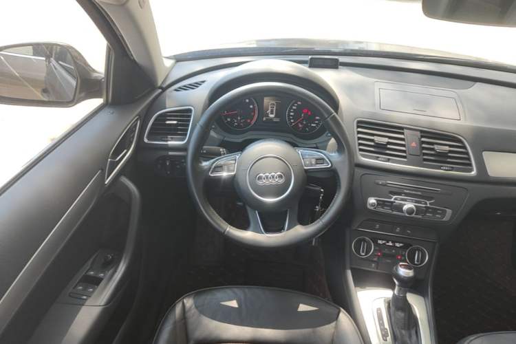 Used Audi Q3 2016 35 TFSI Fashion Model Steering Wheel