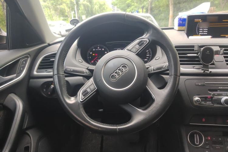 Used Audi Q3 2016 30 TFSI Fashion Model Steering Wheel