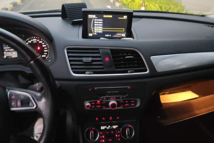 Used Audi Q3 2016 30 TFSI Fashion Model Audio And AC Panel