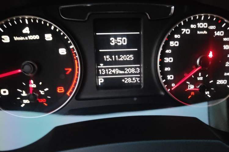 Used Audi Q3 2016 30 TFSI Fashion Model Odometer Close Up