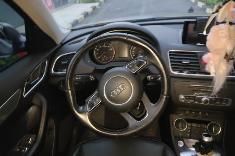 Used Audi Q3 2016 30 TFSI Fashion Model Steering Wheel