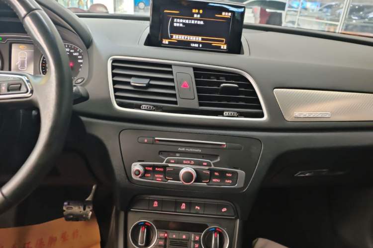 Used Audi Q3 2016 40 TFSI quattro all-wheel-drive sport model Audio And AC Panel