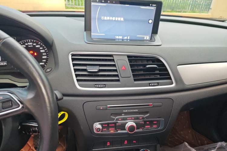 Used Audi Q3 2016 30 TFSI Fashion Model Audio And AC Panel
