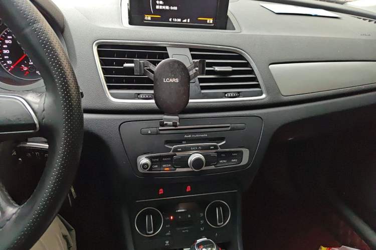 Used Audi Q3 2016 30 TFSI Standard Model Audio And AC Panel