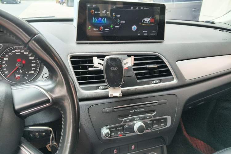 Used Audi Q3 2016 30 TFSI Standard Model Audio And AC Panel