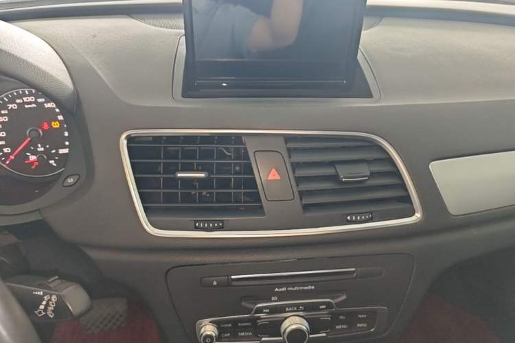 Used Audi Q3 2016 30 TFSI Fashion Model Audio And AC Panel