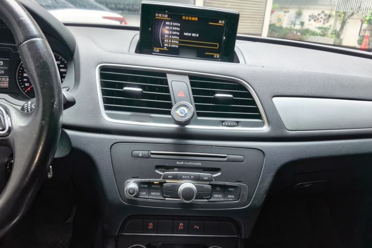 Used Audi Q3 2016 35 TFSI Fashion Model Audio And AC Panel
