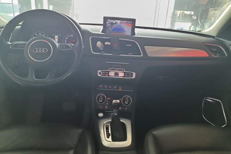 Used Audi Q3 2016 35 TFSI Style Edition Audio And AC Panel