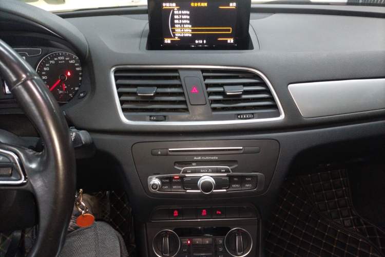 Used Audi Q3 2016 35 TFSI Fashion Model Audio And AC Panel