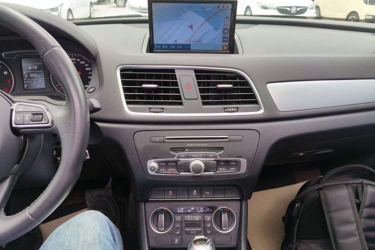 Used Audi Q3 2016 30 TFSI Fashion Model Audio And AC Panel