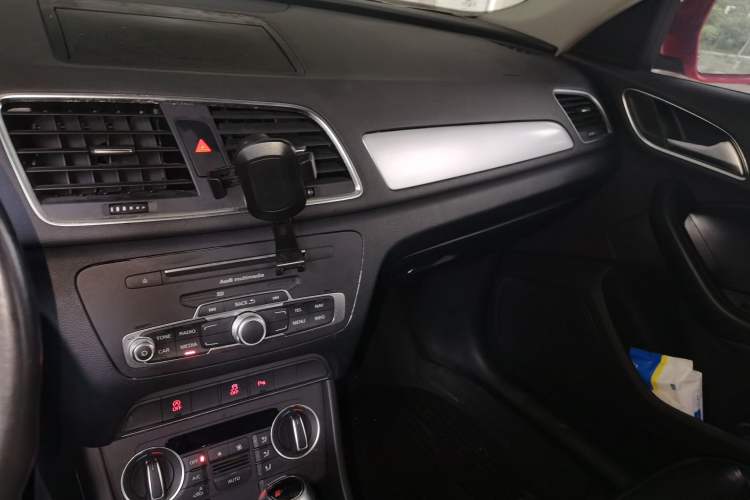Used Audi Q3 2016 30 TFSI Fashion Model Audio And AC Panel