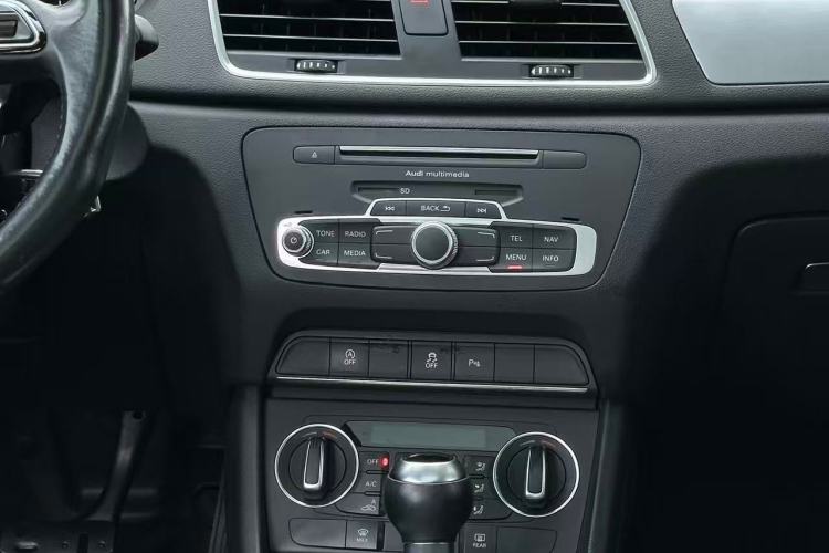 Used Audi Q3 2016 30 TFSI Fashion Model Audio And AC Panel