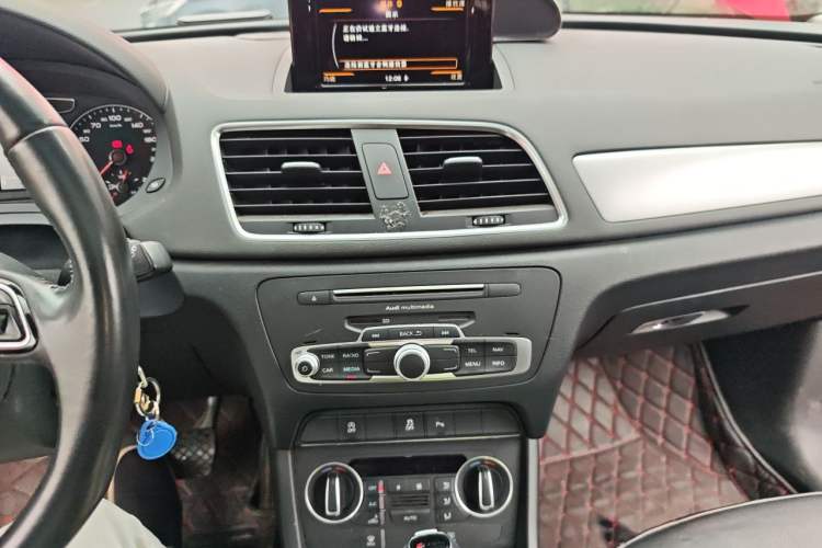 Used Audi Q3 2016 35 TFSI Fashion Model Audio And AC Panel