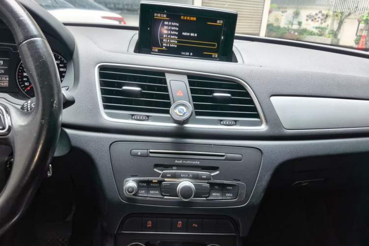 Used Audi Q3 2016 35 TFSI Fashion Model Audio And AC Panel