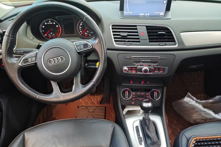 Used Audi Q3 2016 30 TFSI Fashion Model Center Console