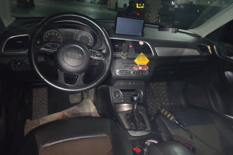 Used Audi Q3 2016 30 TFSI Fashion Model Center Console