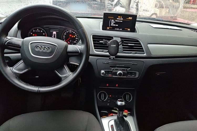 Used Audi Q3 2016 30 TFSI Standard Model Center Console