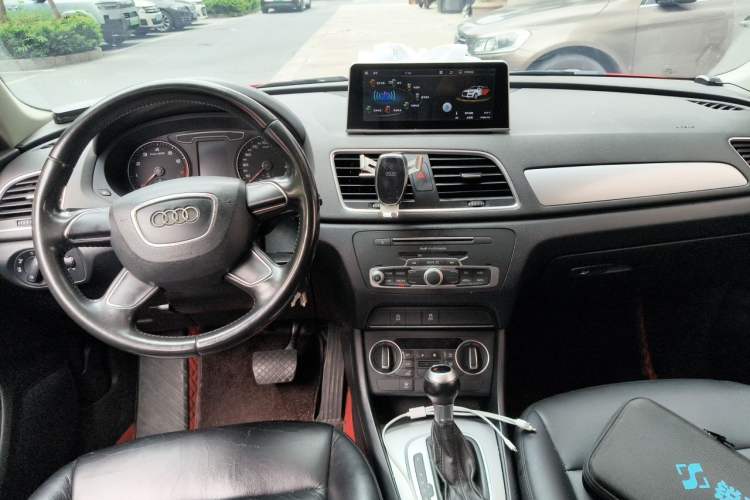 Used Audi Q3 2016 30 TFSI Standard Model Center Console