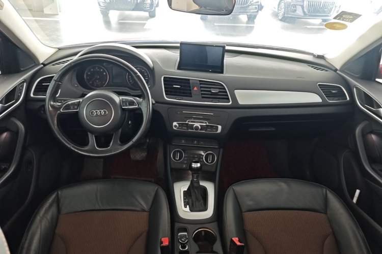 Used Audi Q3 2016 30 TFSI Fashion Model Center Console