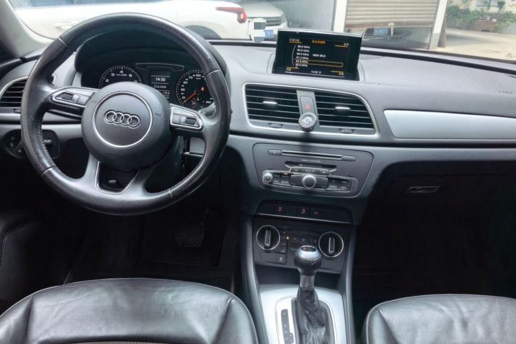 Used Audi Q3 2016 35 TFSI Fashion Model Center Console