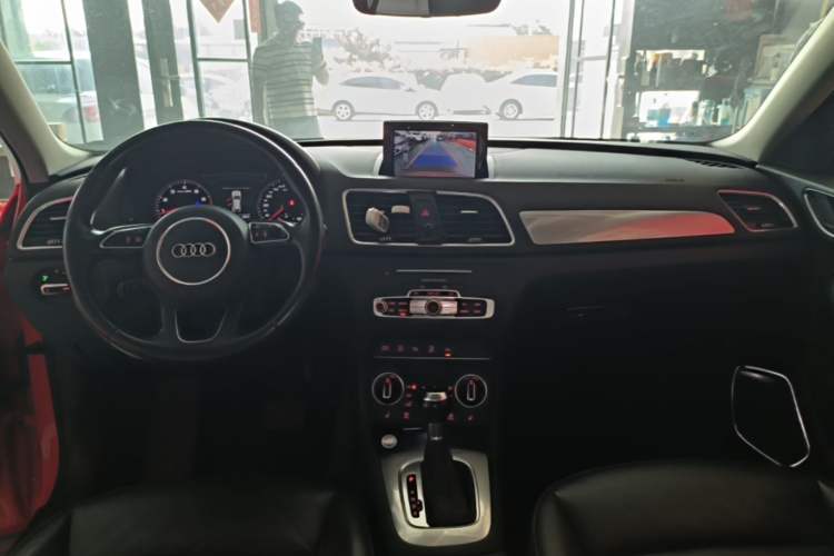 Used Audi Q3 2016 35 TFSI Style Edition Center Console