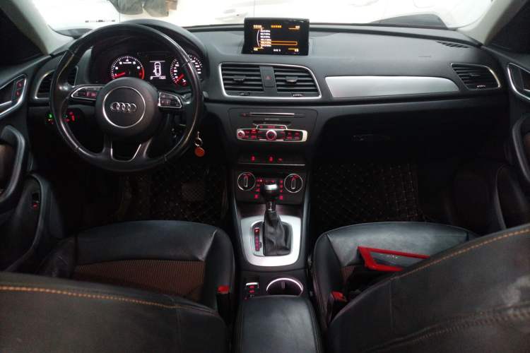 Used Audi Q3 2016 35 TFSI Fashion Model Center Console