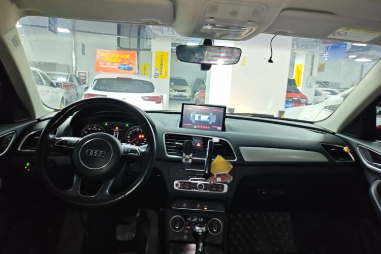 Used Audi Q3 2016 30 TFSI Fashion Model Center Console