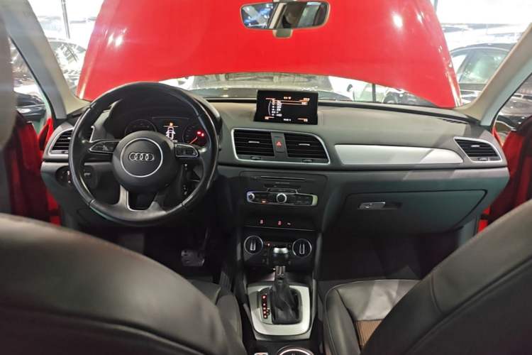 Used Audi Q3 2016 30 TFSI Fashion Model Center Console