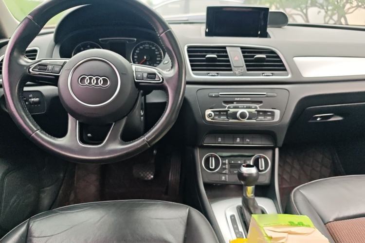 Used Audi Q3 2016 35 TFSI Fashion Model Center Console