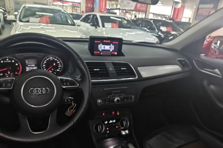 Used Audi Q3 2016 30 TFSI Standard Model Center Console