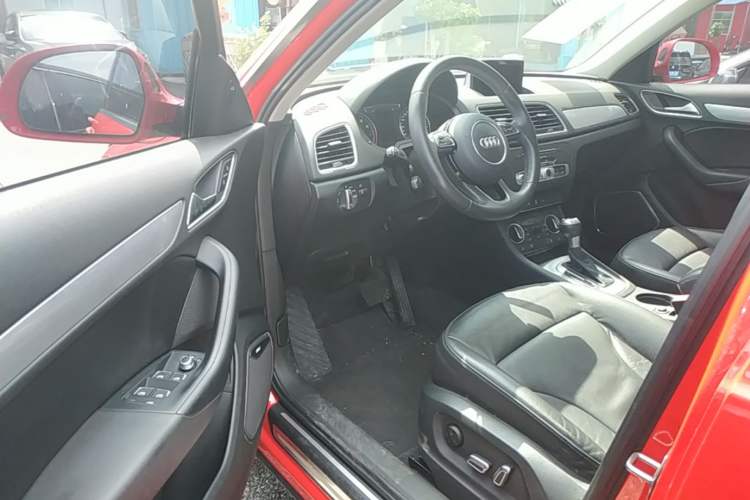 Used Audi Q3 2016 35 TFSI Style Edition Driver Seat