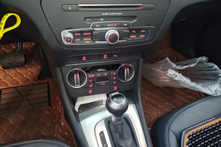 Used Audi Q3 2016 30 TFSI Fashion Model Gear Lever