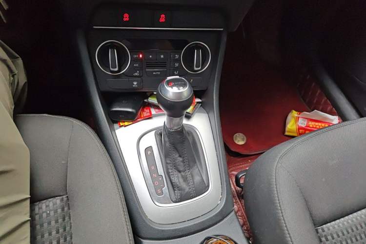 Used Audi Q3 2016 30 TFSI Standard Model Gear Lever