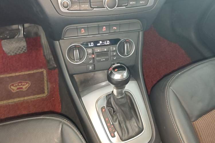 Used Audi Q3 2016 30 TFSI Fashion Model Gear Lever