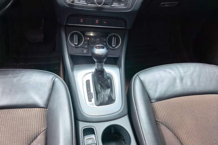 Used Audi Q3 2016 35 TFSI Fashion Model Gear Lever