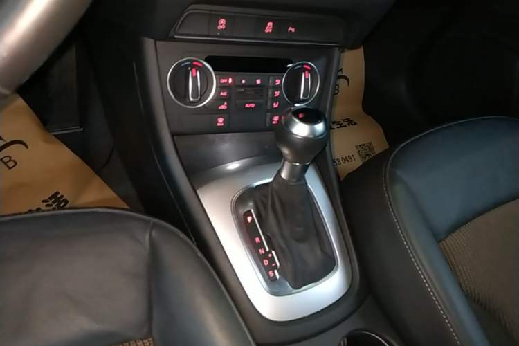 Used Audi Q3 2016 30 TFSI Fashion Model Gear Lever