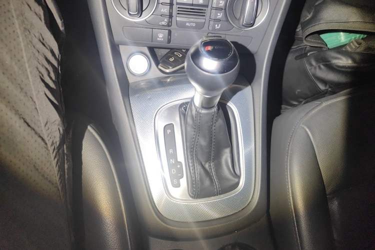 Used Audi Q3 2016 35 TFSI Style Edition Gear Lever