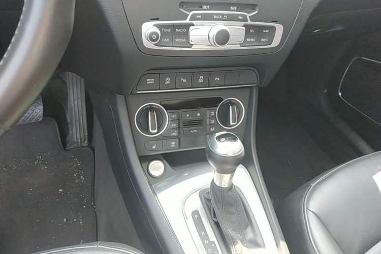 Used Audi Q3 2016 35 TFSI Style Edition Gear Lever
