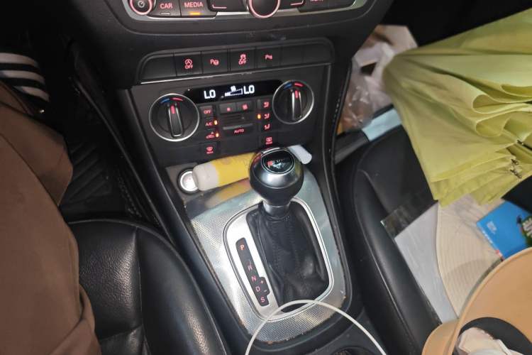 Used Audi Q3 2016 30 TFSI Fashion Model Gear Lever