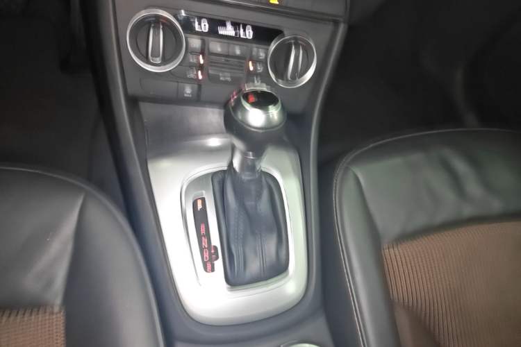 Used Audi Q3 2016 30 TFSI Standard Model Gear Lever