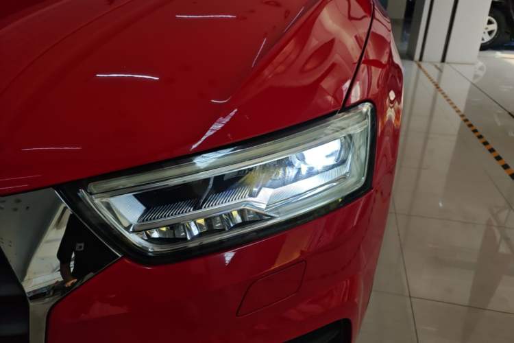 Used Audi Q3 2016 40 TFSI quattro all-wheel-drive sport model Left Front Headlight