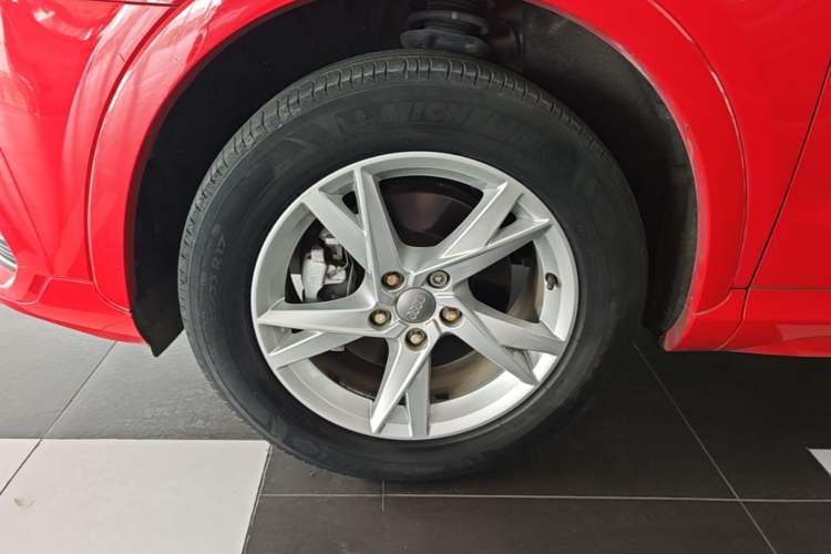 Used Audi Q3 2016 30 TFSI Fashion Model Left Front Wheel Hub