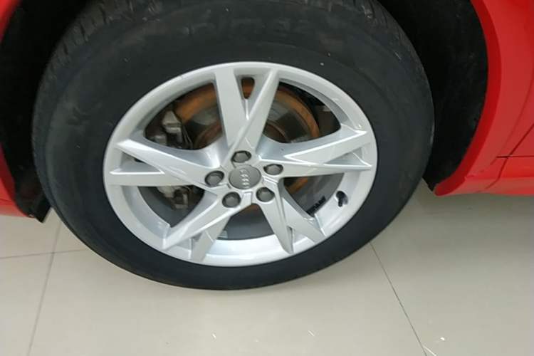 Used Audi Q3 2016 30 TFSI Fashion Model Left Front Wheel Hub