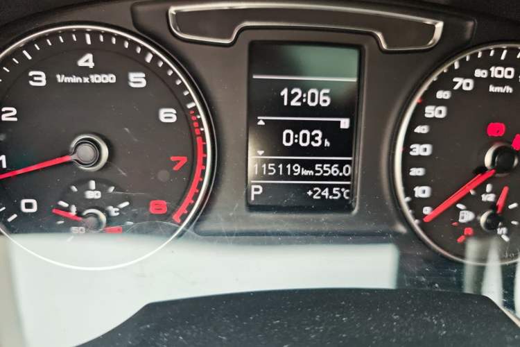Used Audi Q3 2016 35 TFSI Fashion Model Odometer Close Up