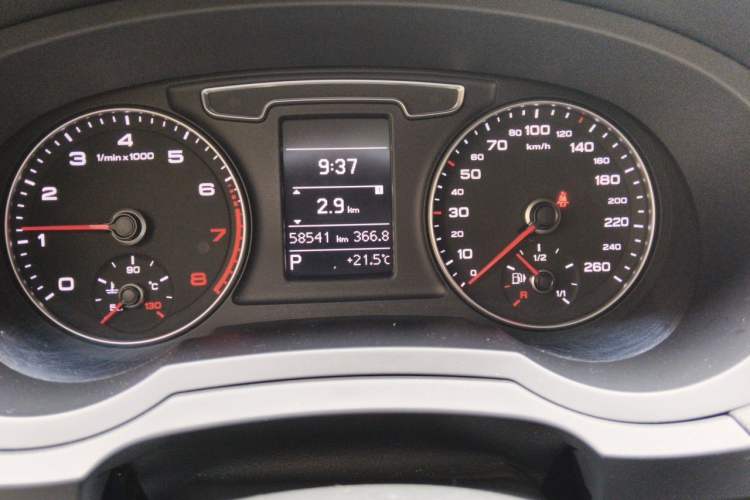 Used Audi Q3 2016 30 TFSI Fashion Model Odometer Close Up