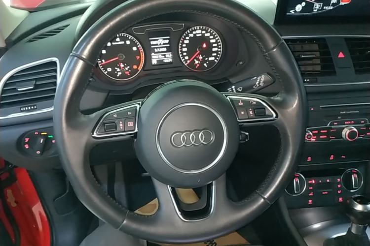 Used Audi Q3 2016 30 TFSI Fashion Model Steering Wheel