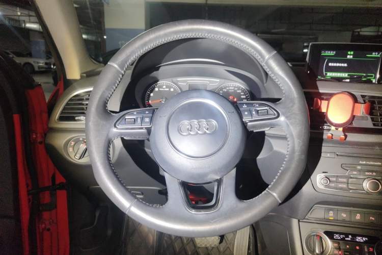 Used Audi Q3 2016 35 TFSI Style Edition Steering Wheel