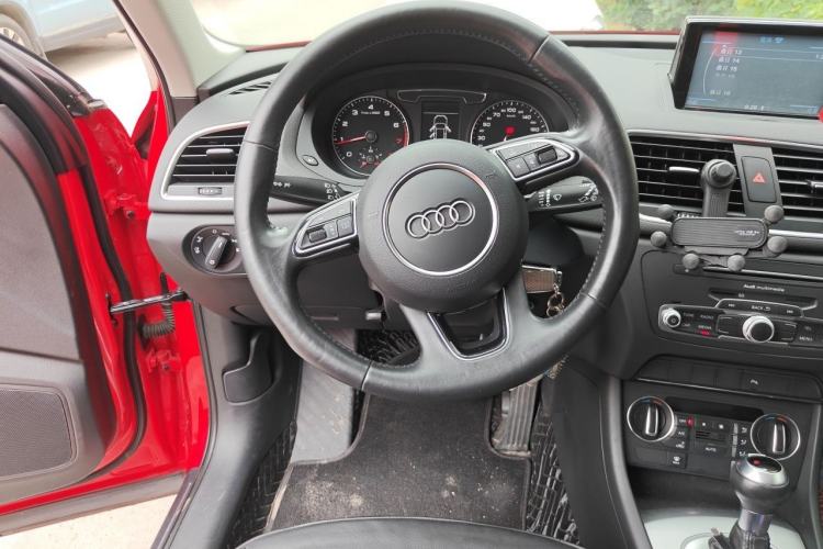Used Audi Q3 2016 30 TFSI Fashion Model Steering Wheel