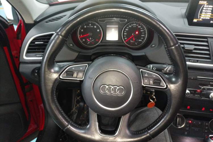 Used Audi Q3 2016 35 TFSI Fashion Model Steering Wheel