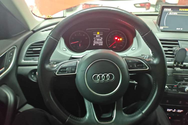 Used Audi Q3 2016 30 TFSI Fashion Model Steering Wheel